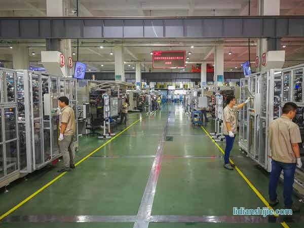 先導智能裝配車間