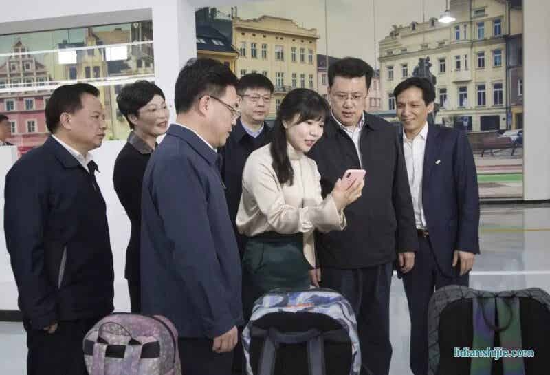 省長袁家軍在道明光學股份有限公司視察