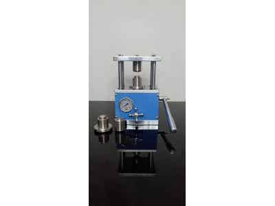 液壓封口機(jī) 紐扣電池專用小型液壓封口機(jī)