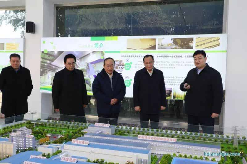 12月22日下午，住棗全國、省和市人大代表來嶧城區(qū)開展會前集中視察活動