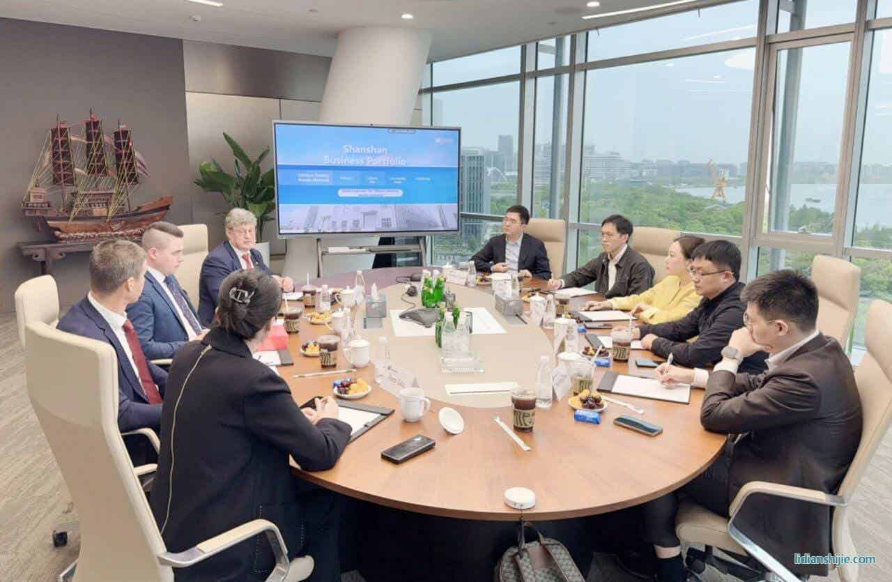 4月19日，芬蘭科斯霍爾姆市議會主席Christoffer Ingo、市長Rurik Ahlberg、技術總監Ben Antell及芬蘭投資署成員一行蒞臨杉杉