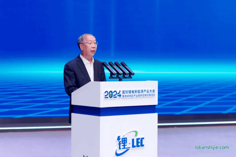 第十三屆全國政協(xié)經(jīng)濟委員會副主任、工業(yè)和信息化部原副部長、國家智能制造專家委員會主任蘇波講話