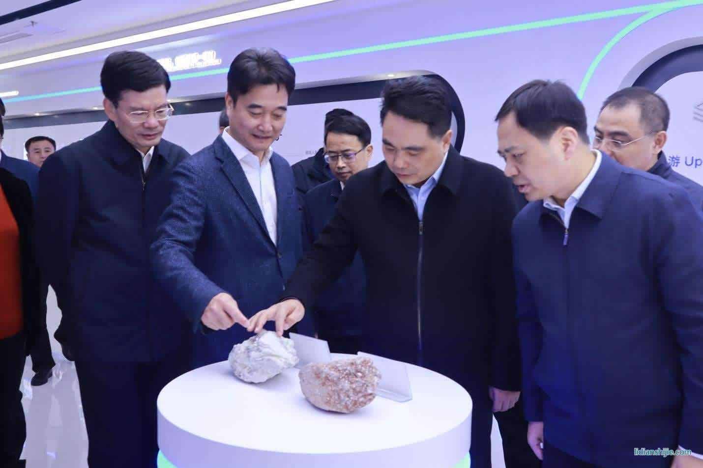 撫州市委書(shū)記魏曉奎率黨政代表團(tuán)赴志存鋰業(yè)集團(tuán)考察調(diào)研