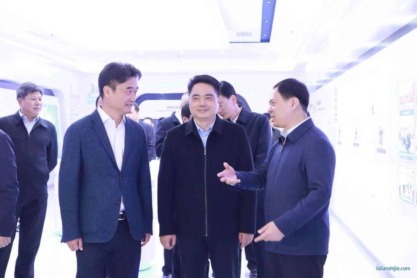 撫州市委書(shū)記魏曉奎率黨政代表團(tuán)赴志存鋰業(yè)集團(tuán)考察調(diào)研