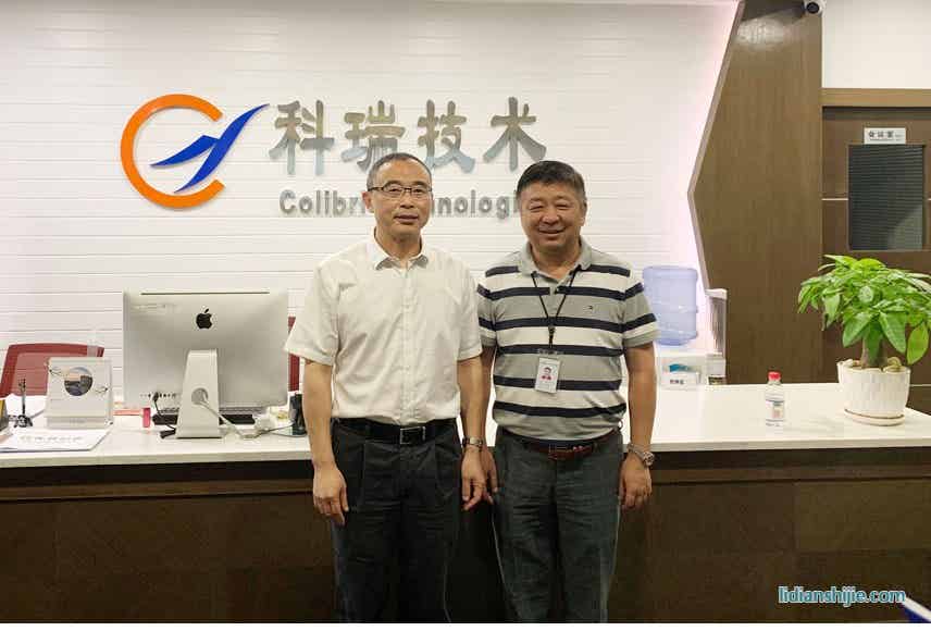 高工鋰電董事長張小飛與科瑞技術(shù)總裁彭紹東合影